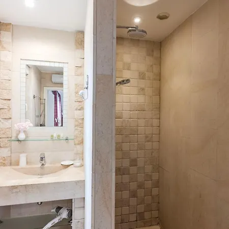 Private Jacuzzi, 3 Suites, Enclosed Garden & Parking Villa Hipsheim