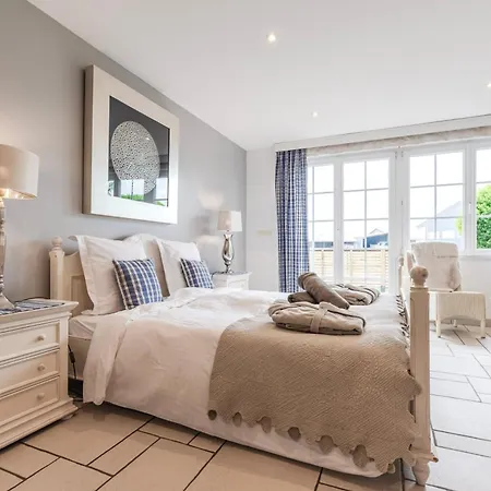 Private Jacuzzi, 3 Suites, Enclosed Garden & Parking Villa *