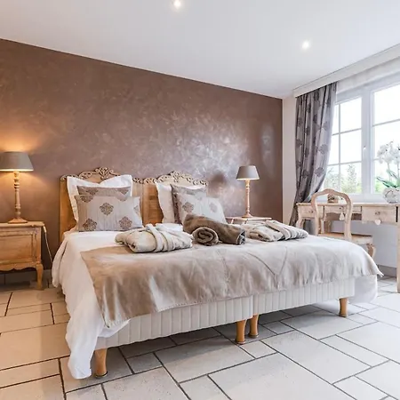 Villa Private Jacuzzi, 3 Suites, Enclosed Garden & Parking *