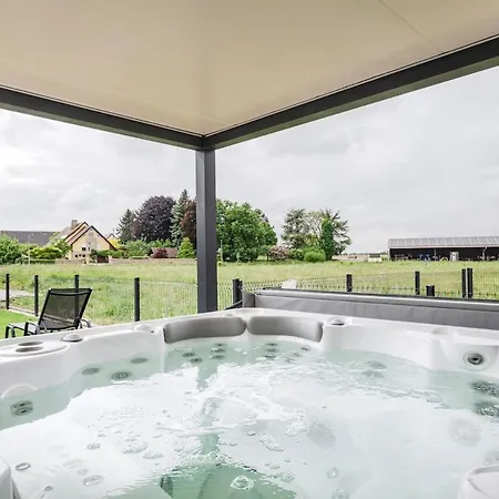 Villa Private Jacuzzi, 3 Suites, Enclosed Garden & Parking *