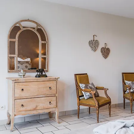Villa Private Jacuzzi, 3 Suites, Enclosed Garden & Parking