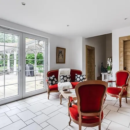 Private Jacuzzi, 3 Suites, Enclosed Garden & Parking
