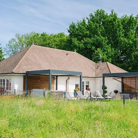 Villa Private Jacuzzi, 3 Suites, Enclosed Garden & Parking Hipsheim