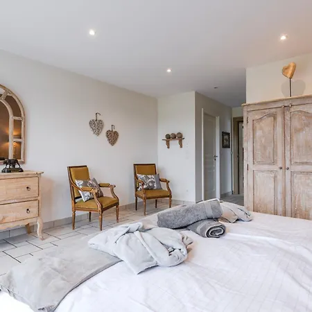 Private Jacuzzi, 3 Suites, Enclosed Garden & Parking Villa Hipsheim