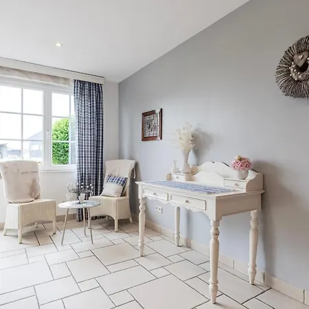 Private Jacuzzi, 3 Suites, Enclosed Garden & Parking Villa *
