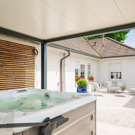 Private Jacuzzi, 3 Suites, Enclosed Garden & Parking Hipsheim