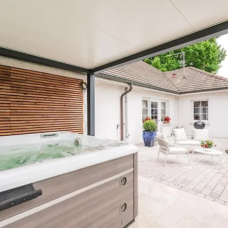Villa Private Jacuzzi, 3 Suites, Enclosed Garden & Parking Hipsheim