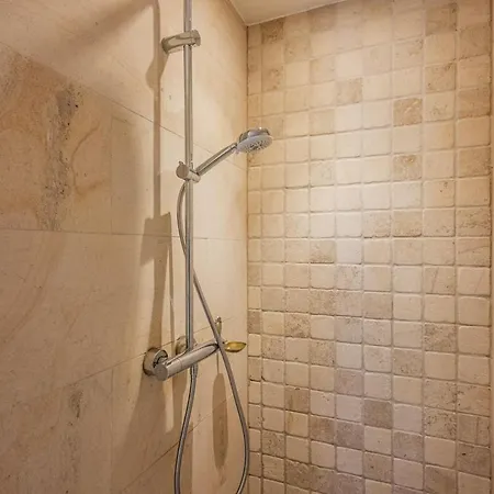 Villa Private Jacuzzi, 3 Suites, Enclosed Garden & Parking Hipsheim